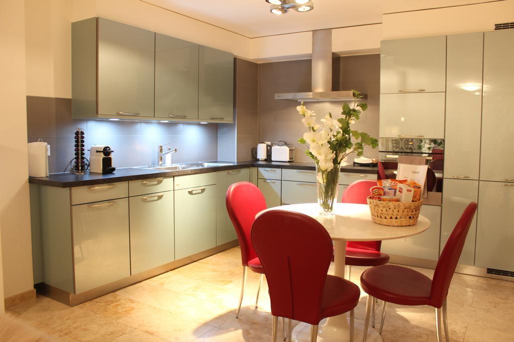 Montreux Lake View Apartments City Centre Екстер'єр фото