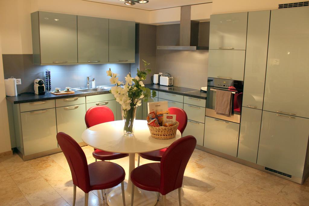 Montreux Lake View Apartments City Centre Екстер'єр фото