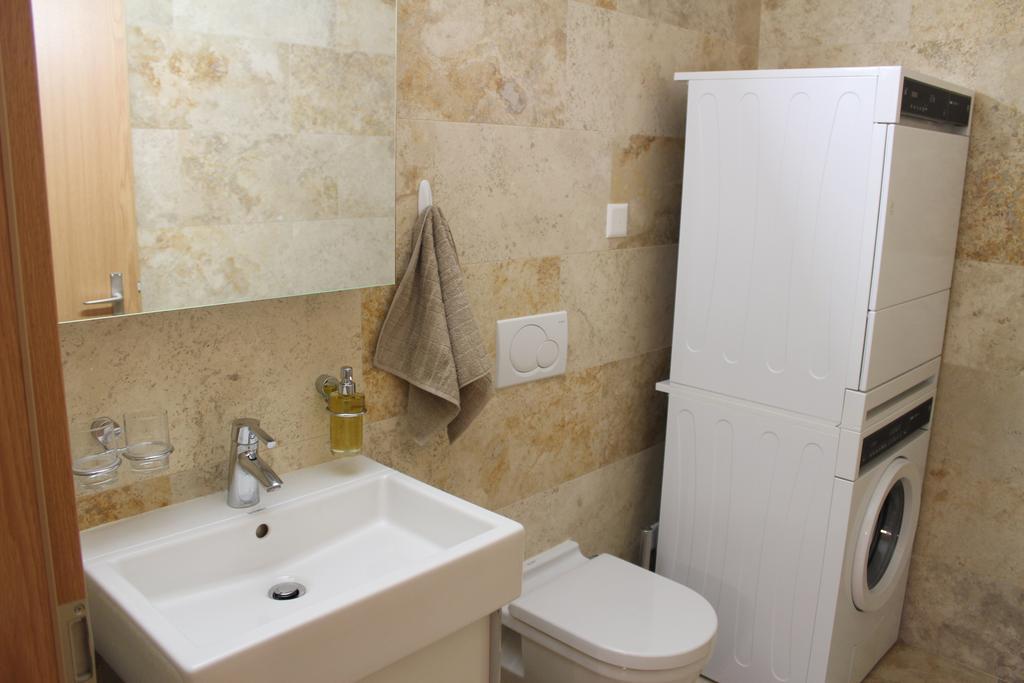 Montreux Lake View Apartments City Centre Екстер'єр фото