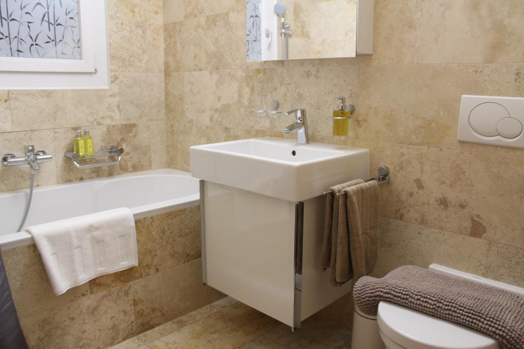 Montreux Lake View Apartments City Centre Екстер'єр фото