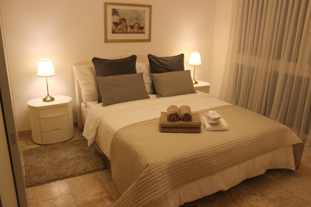 Montreux Lake View Apartments City Centre Екстер'єр фото