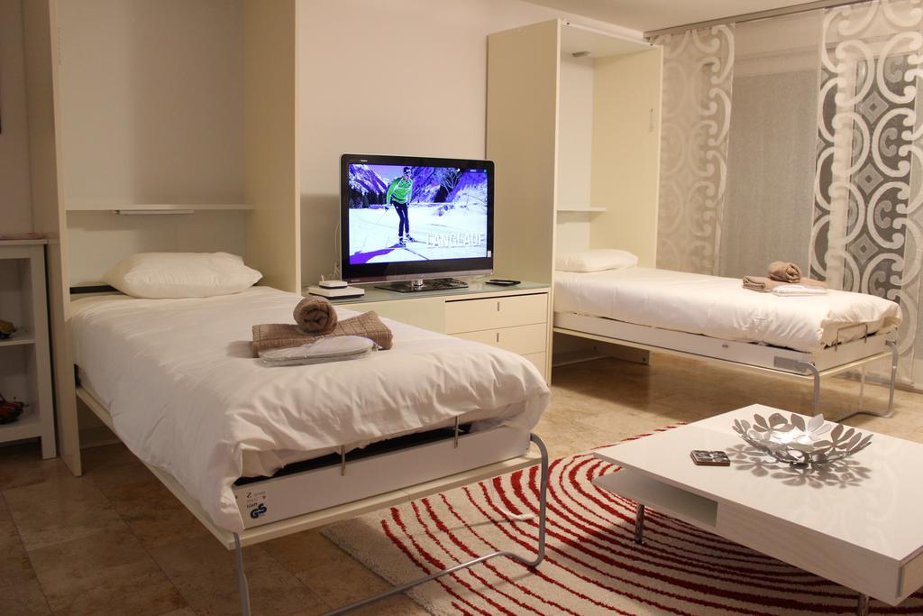 Montreux Lake View Apartments City Centre Екстер'єр фото