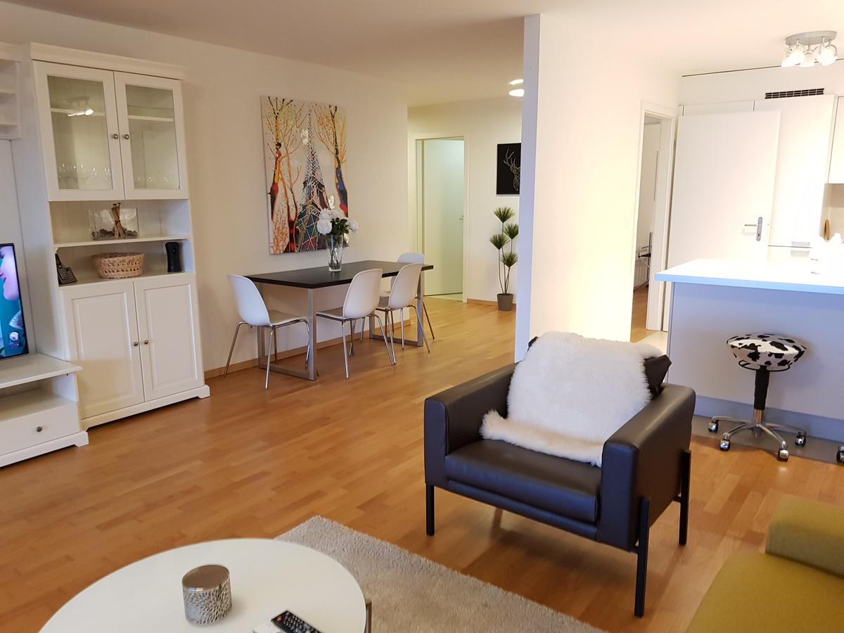 Montreux Lake View Apartments City Centre Екстер'єр фото